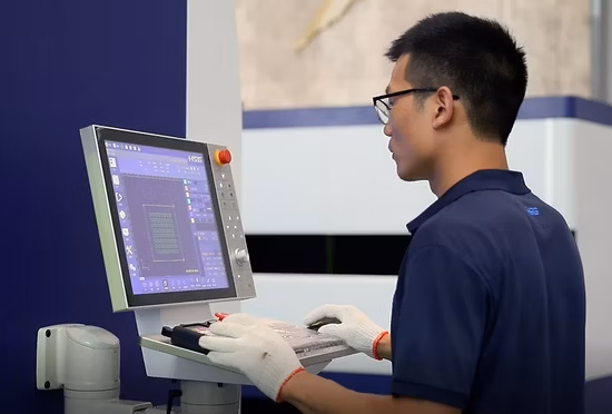 6kw /8kw /10kw /12kw Ipg /Raycus Power Max Équipements de découpe laser à fibre CNC Machine de découpe laser à fibre métallique pour l'industrie aérospatiale de machines agricoles